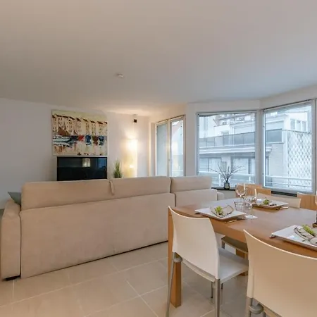 Huswell - Modern And Spacious With Terrace Apartment